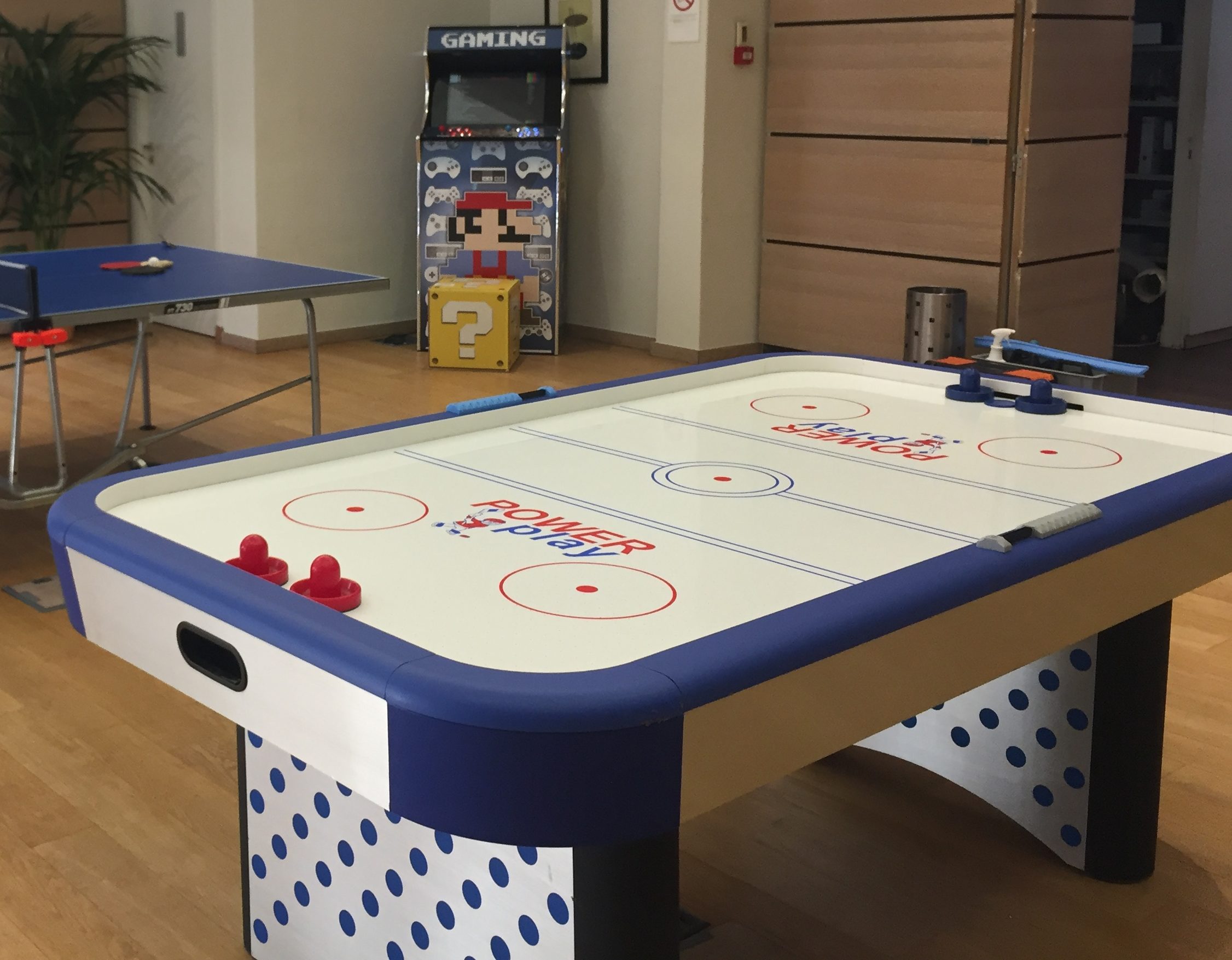 location de air hockey pour l'évènementiel Marseille, Monaco et tout le sud
