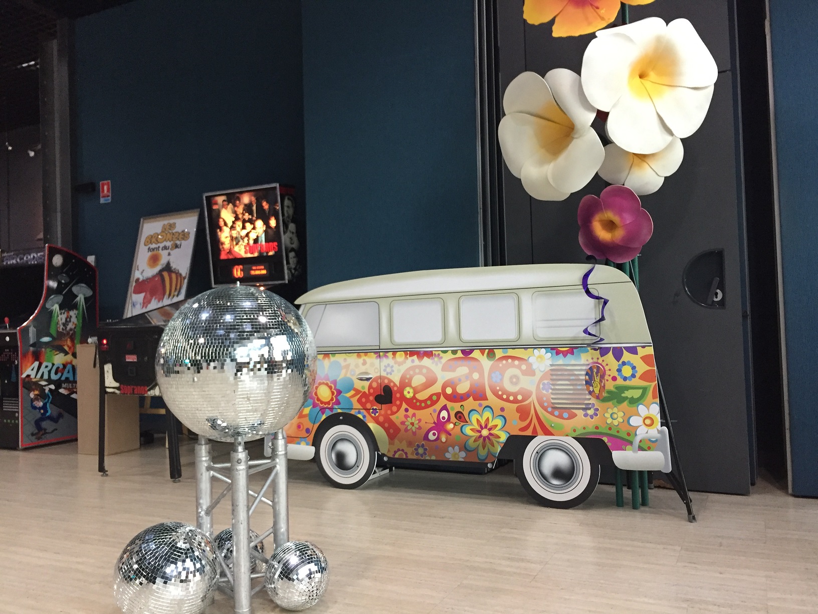 location décoration années 70 Marseille Toulon Monaco pour événementiel